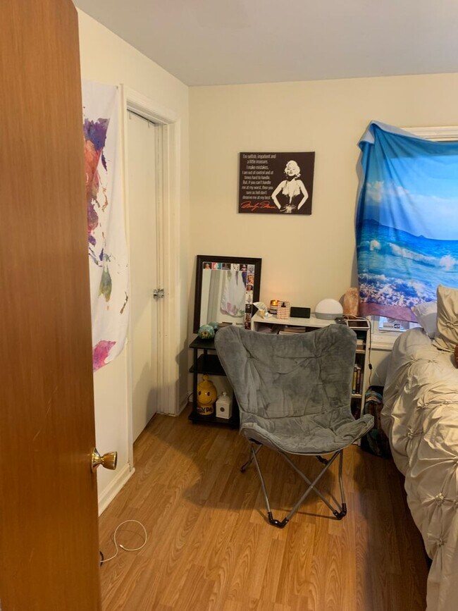 Building Photo - 3 bd/1.5 bath Charming Home just 4 blocks from IU Jacob's School of Music - Available August 2026!