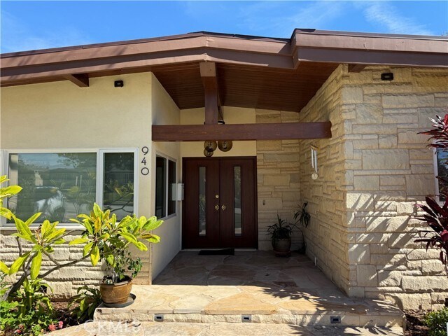 Building Photo - 940 Crestview Dr