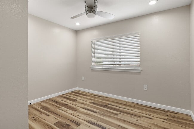 Building Photo - 2222 N Austin Ave