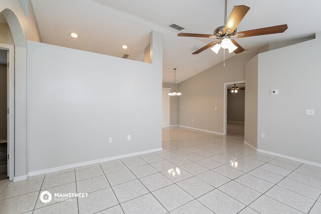 Building Photo - 649 Parakeet Ct
