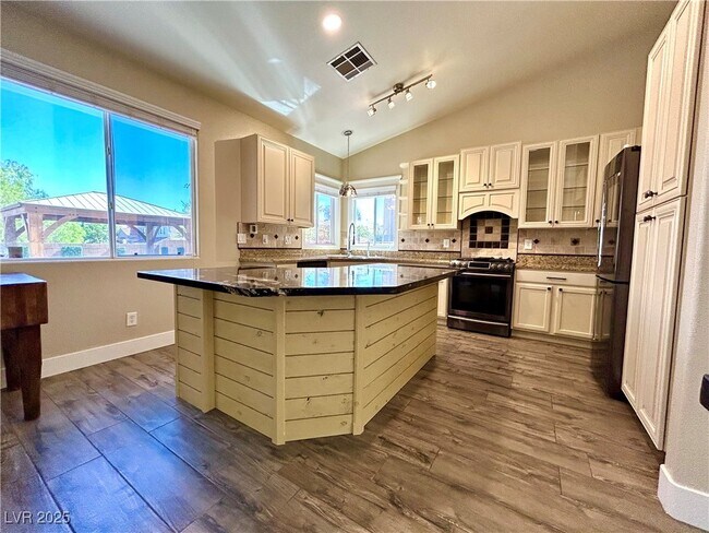 Building Photo - 10824 Vineyard Pass St