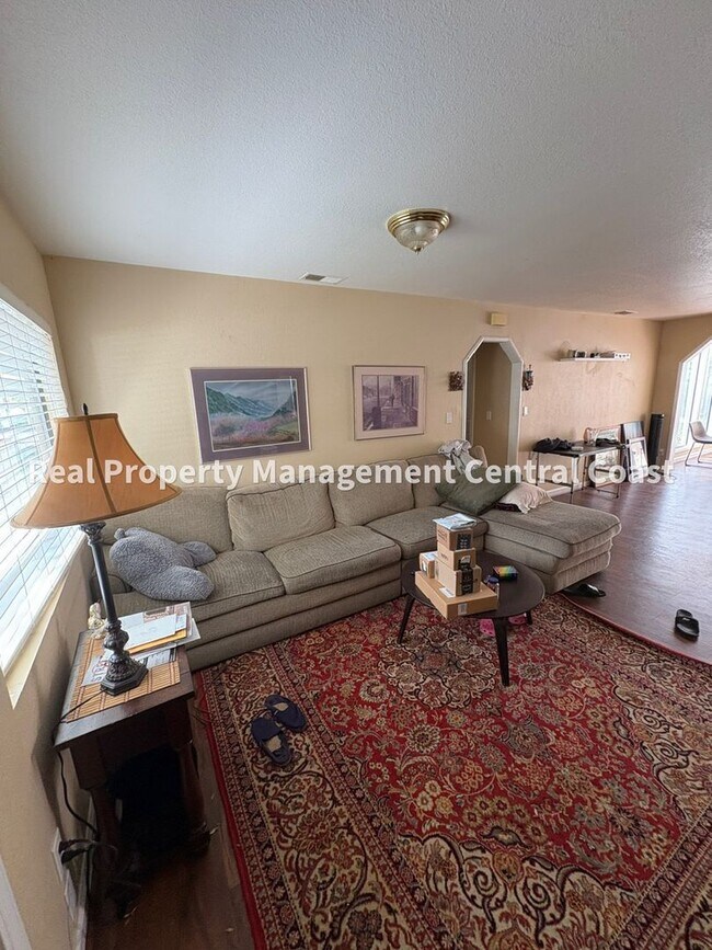 Building Photo - 324 Cuesta Dr