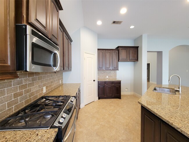 Building Photo - 106 Colina Vista Way