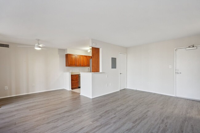 Building Photo - beautifully updated 1-bedroom, 1-bath condo