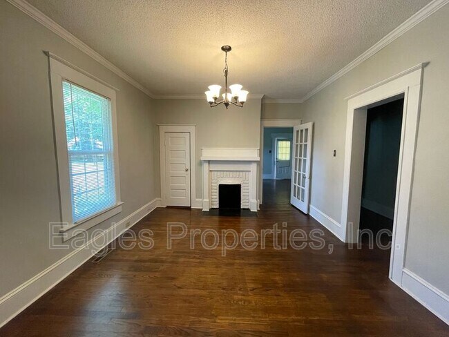 Building Photo - 1300 Evergreen Ave