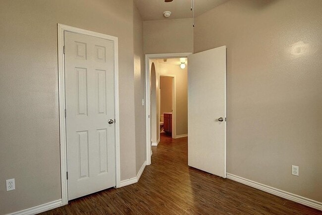 Building Photo - 2409 Gold Star Dr