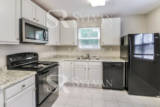 Building Photo - Prepare to fall in love with this 3 bedroom, 2.5 bathroom home