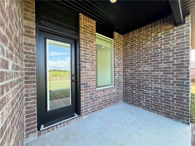 Building Photo - 569 W Canada Dr
