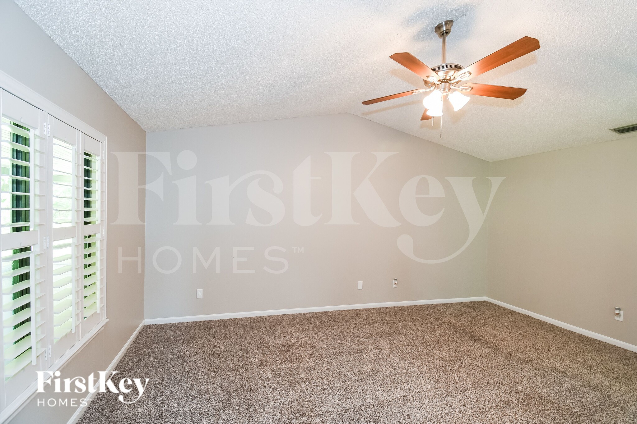 Building Photo - 1332 Lamboll Ave