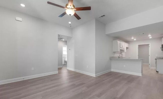 Building Photo - 7246 Pro Ln