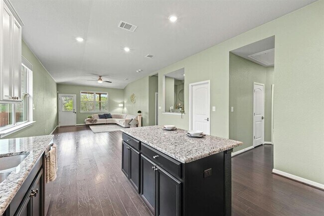 Building Photo - 416 Gabrielle Anne Dr