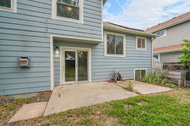 Building Photo - $2,895, 4 bed, 3 bath, located in Westmins...