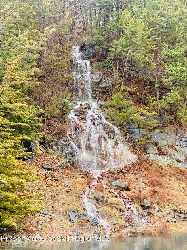 Building Photo - 340 Old Rte 22