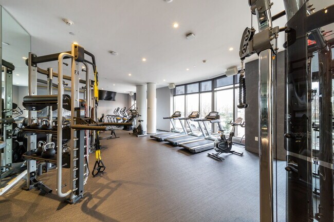 Building Photo - 75 Park Ln S