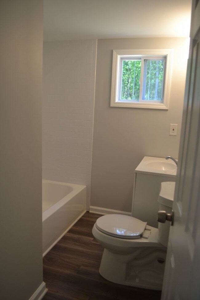Building Photo - 1BR/1Bth Lake Allatoona Custom Tiny Home w...
