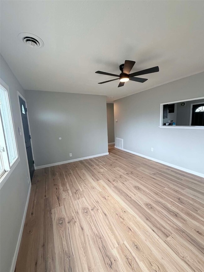 Building Photo - 705 St Martin Dr