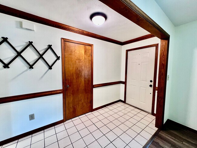 Building Photo - 4 bedroom ranch in the desirable Bellamy W...