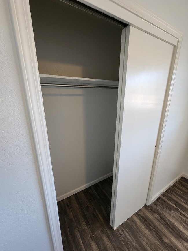 Building Photo - 3 bed 2 bath home, move in ready!