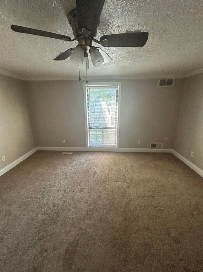 Building Photo - Modern 1 Bedroom Townhome in Prime Moon Township Location!