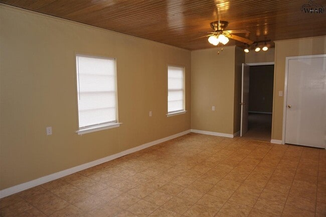 Building Photo - 2013 W Wenonah Blvd