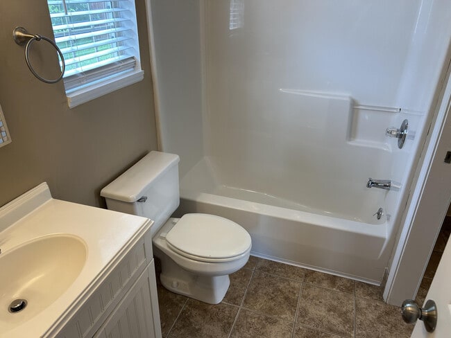 Building Photo - 772 Orlean Cir