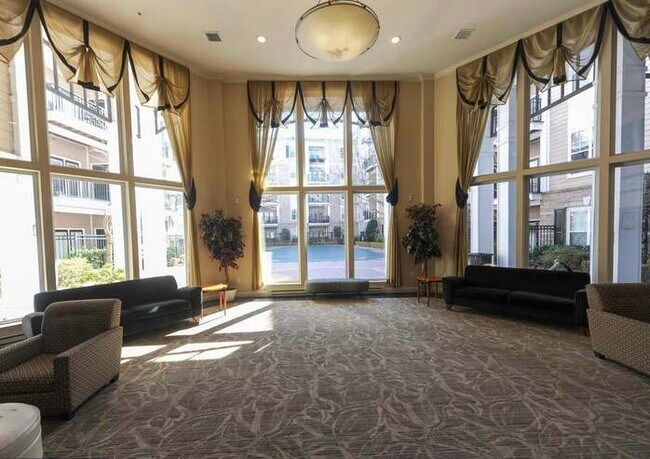 Building Photo - 501 Hungerford Dr