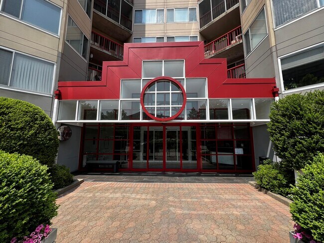Building Photo - 10 Stewart Pl