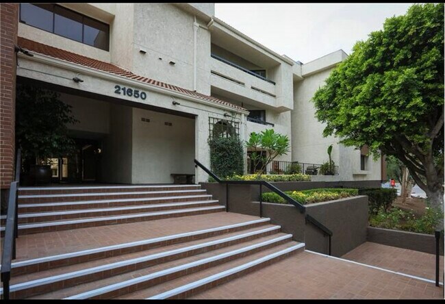 Building Photo - 21650 Burbank Blvd