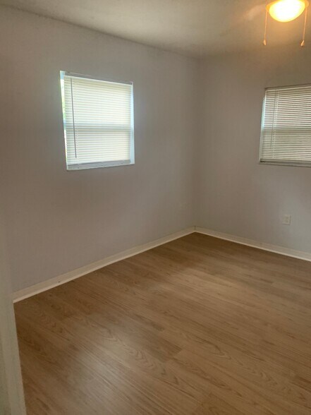 Building Photo - 15177 Oak Ln