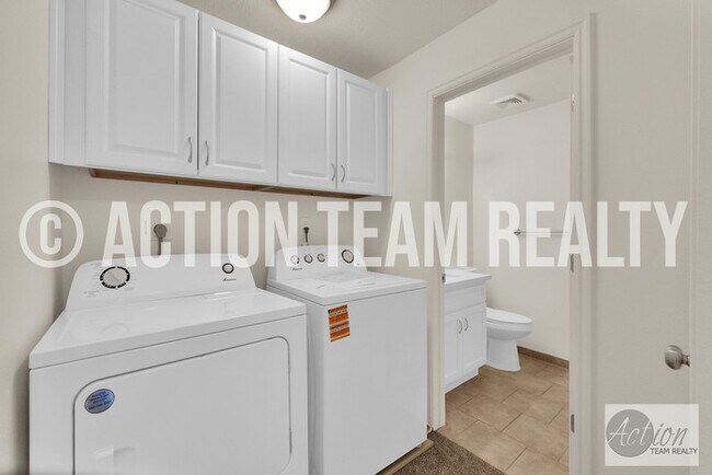 Building Photo - Newly Remodeled Duplex in Cottonwood Heights!