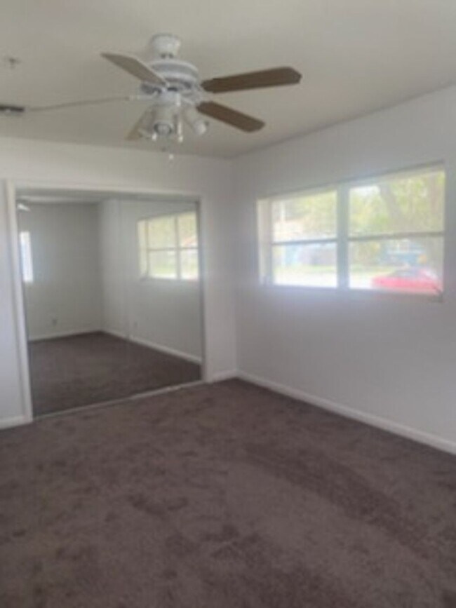 Building Photo - Southport Home