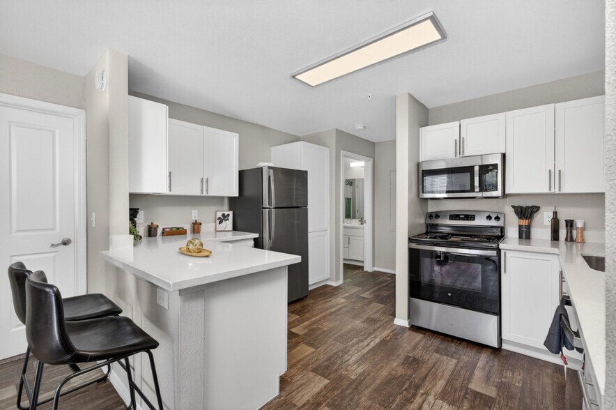 Building Photo - 15164 N 140th Dr