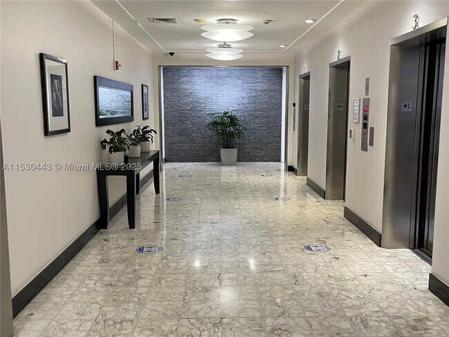 Building Photo - 1200 West Dr