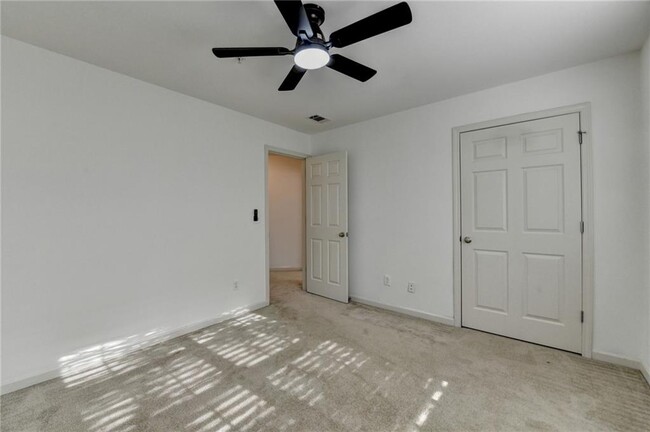 Building Photo - 3335 Castleberry Village Cir
