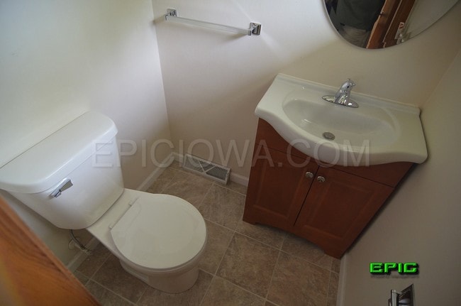 Building Photo - 401 31st St NW