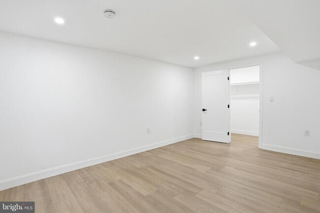 Building Photo - 10704 Howerton Ave
