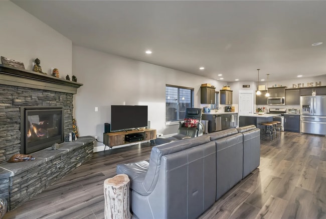 Building Photo - Nearly new 3 bedroom 2.5 bath in Mirada Ne...