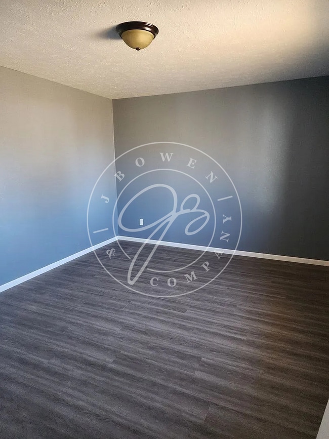 Building Photo - Spacious twin plex- 2 bed 1 bath - Lake Township-Lake Schools!