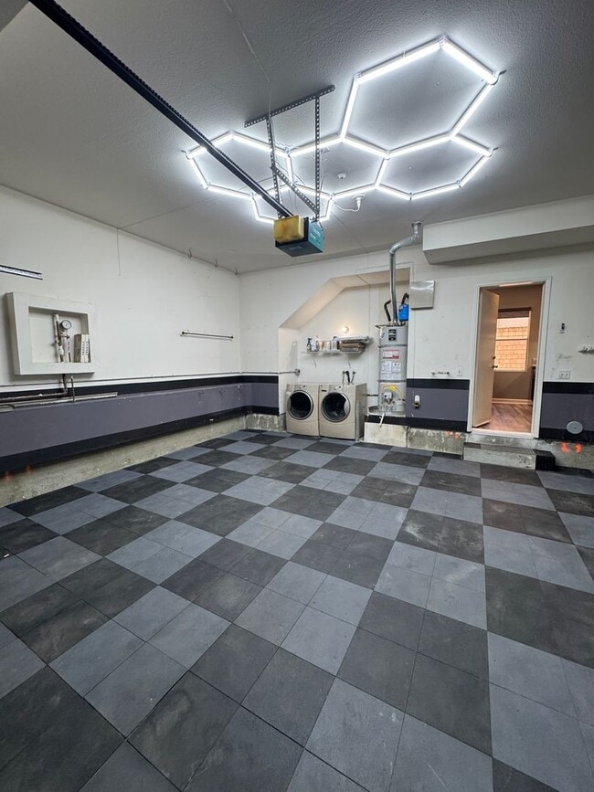 Building Photo - Remodeled 3 bedroom townhome in Simi Valley