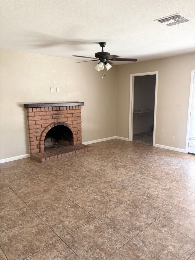 Building Photo - **Excellent 3br/2ba/2garage HOUSE (ELLIOT & DOBSON)** **MOVE-IN SPECIAL 50% OFF MOVE-IN MONTH!!!!**