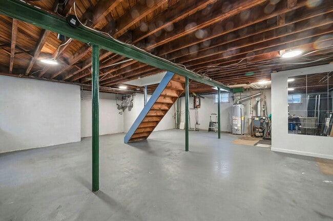 Building Photo - 135 Woolsey Ave