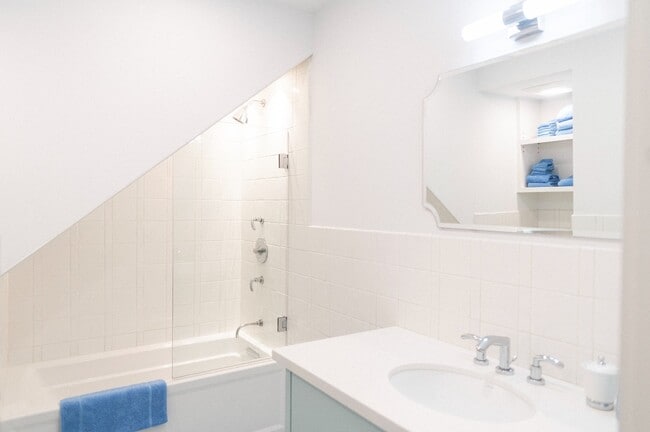 Building Photo - 40 Ditch Plains Rd
