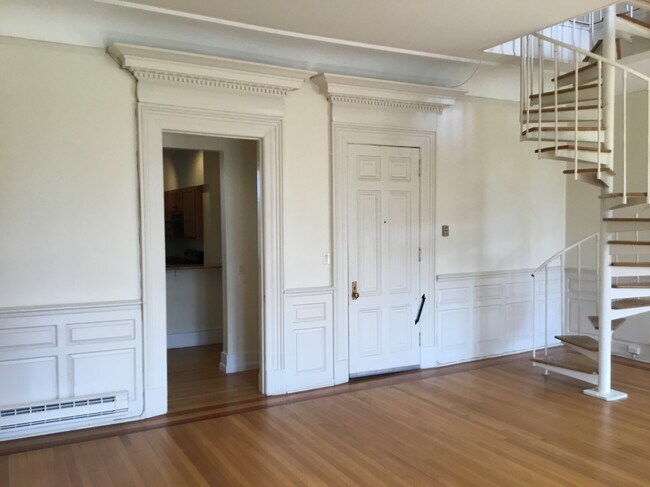 Building Photo - 385 State St