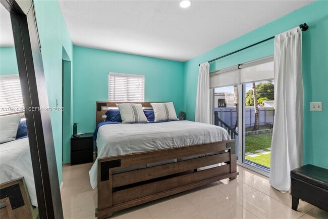 Building Photo - 14950 S Biscayne River Dr