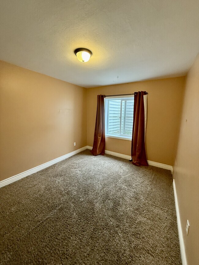 Building Photo - 4427 Lago Grande Dr