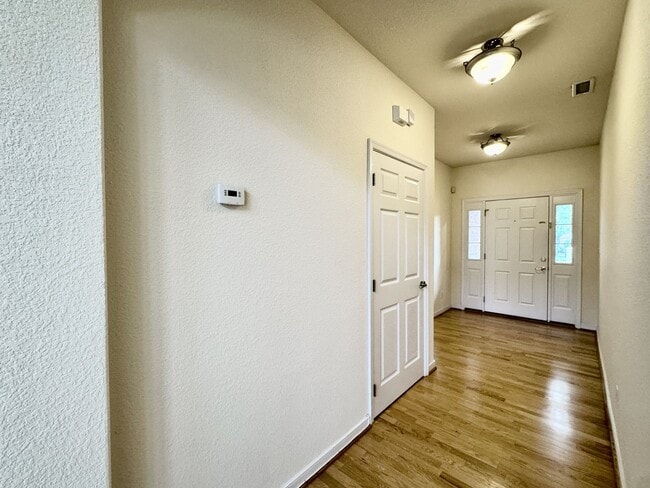 Building Photo - 3-Bedoom 1-Story Condo In Eagle Pointe! St...