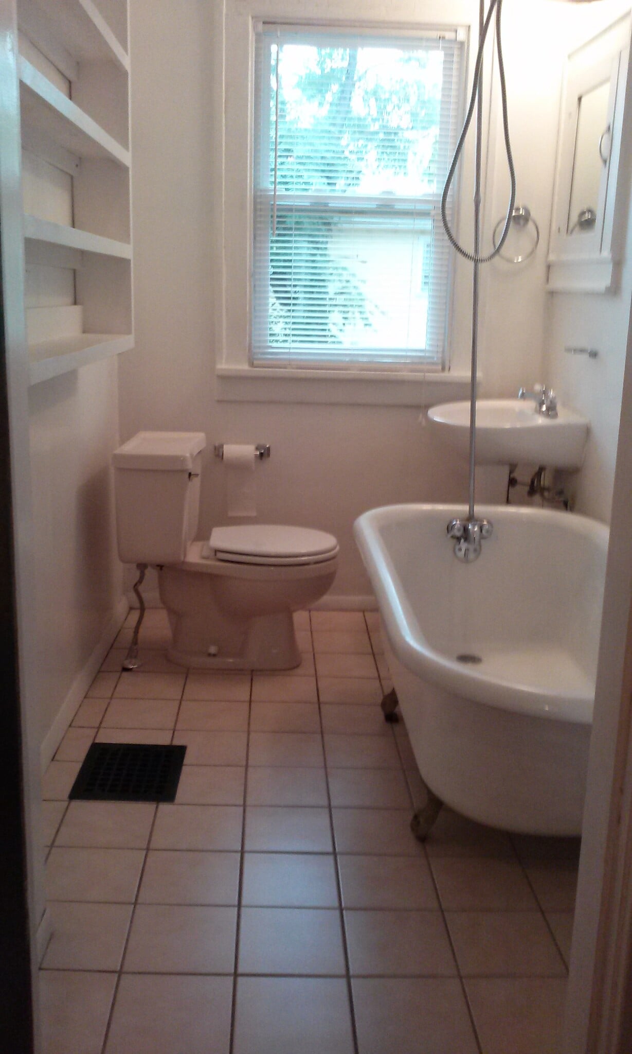 Full Bath - 220 E. Hudson Street