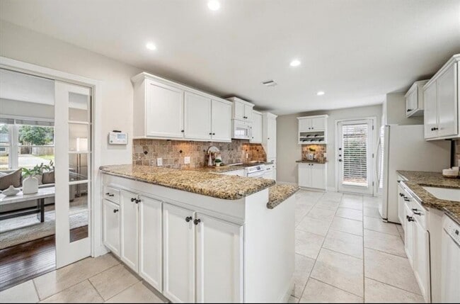 Building Photo - 9916 Westview Dr