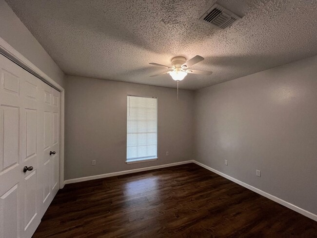 Building Photo - 13085 Friendship Rd