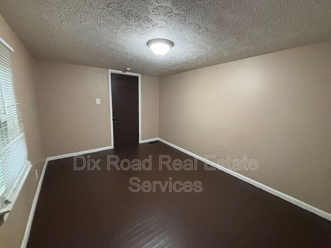 Building Photo - 2204 Hill Ave